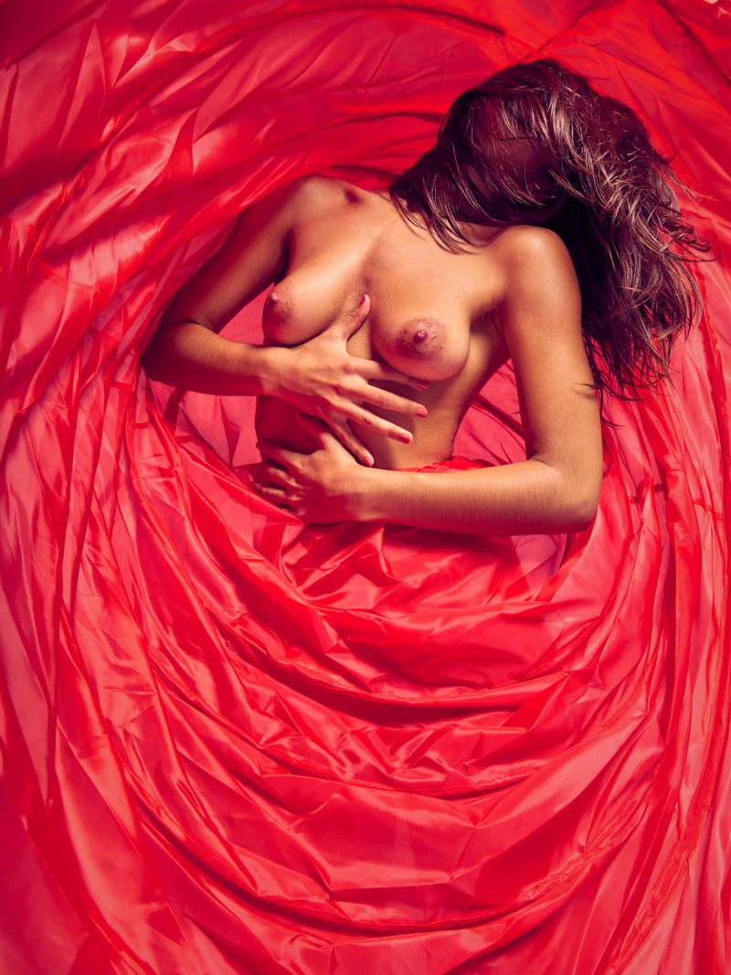 Bella Kidagakash France nude art model Erotic Rose red rose photographer Cinaed Dane